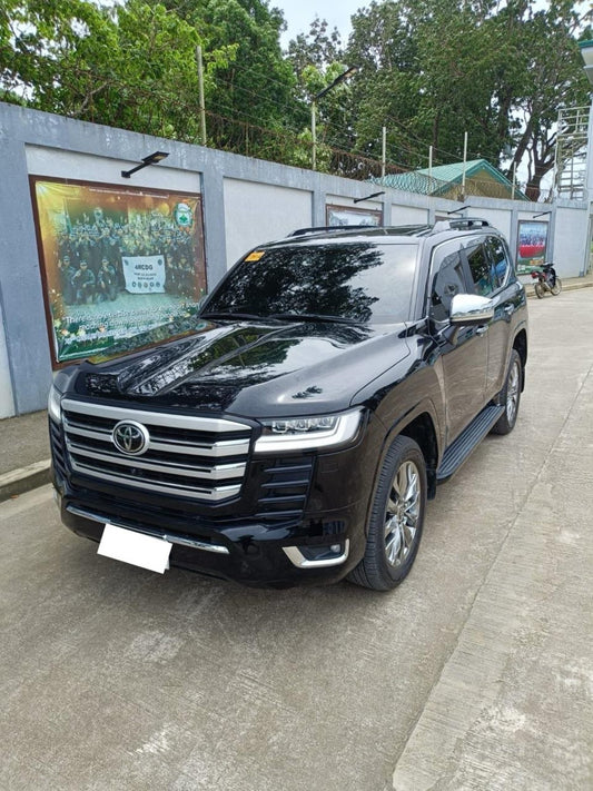 Toyota Land Cruiser 300 front exterior