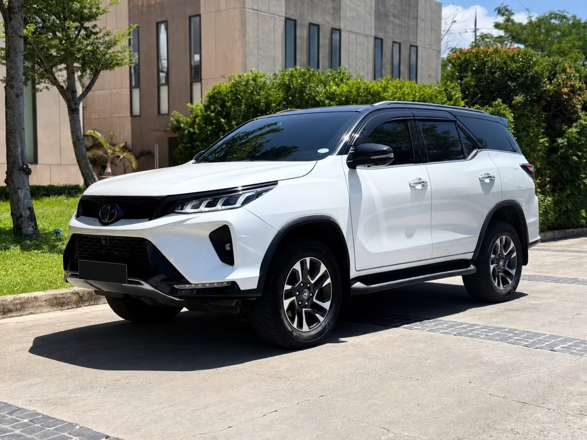 White Toyota Fortuner 2.8 LTD 4x4 front three-quarter view